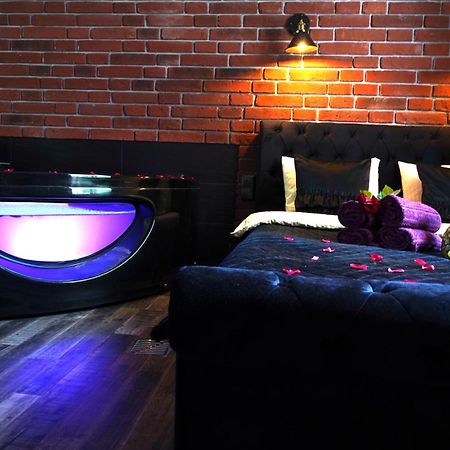 Jacuzzi Spa Black Apartment Cracovia Esterno foto