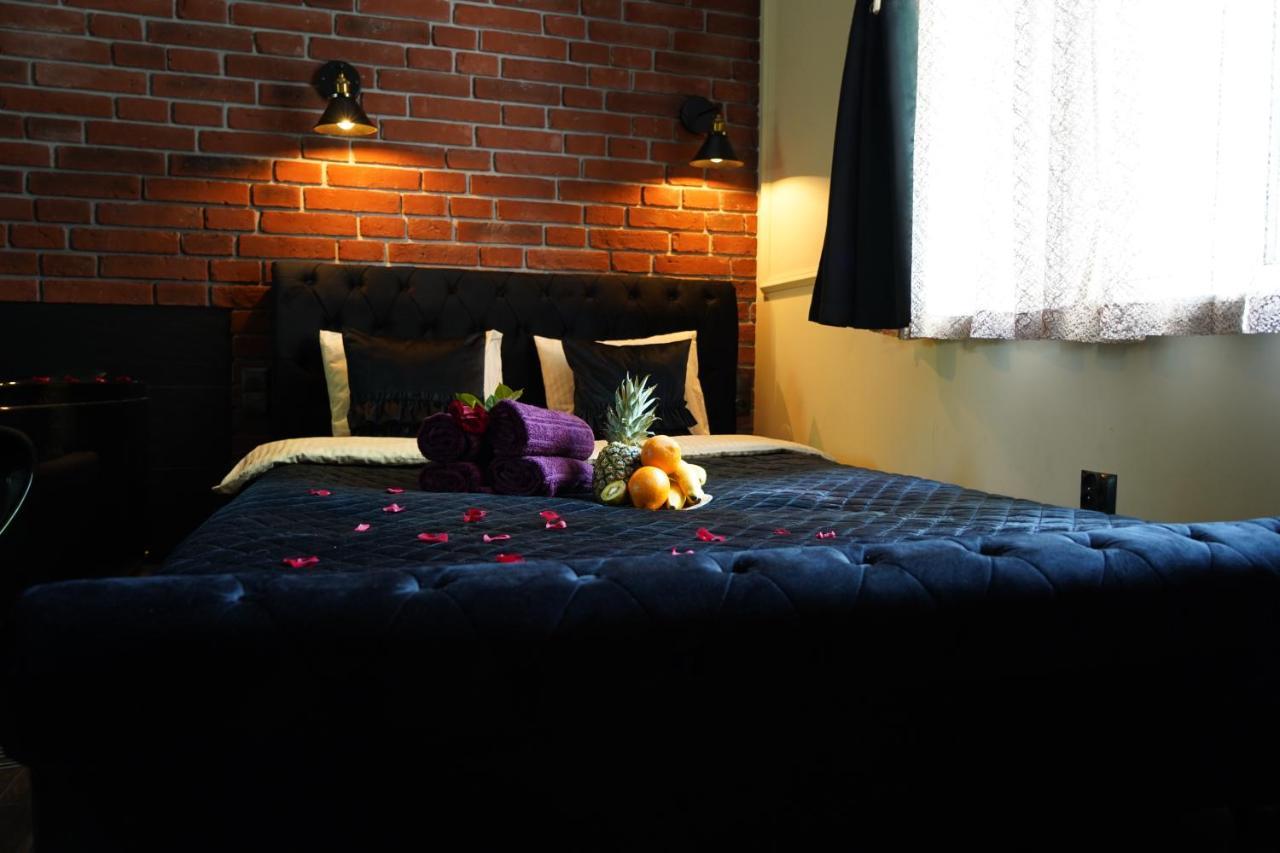 Jacuzzi Spa Black Apartment Cracovia Esterno foto