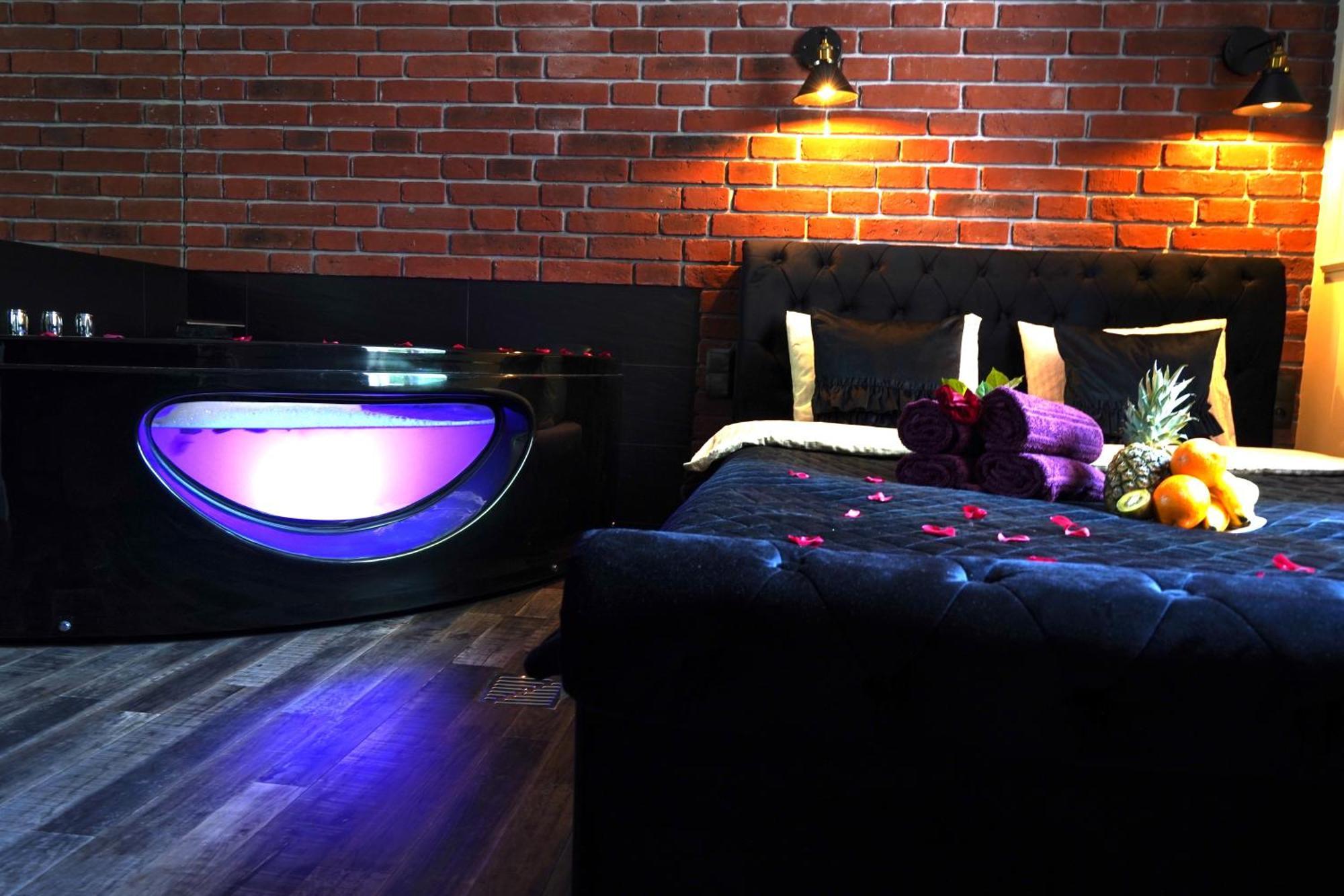 Jacuzzi Spa Black Apartment Cracovia Esterno foto