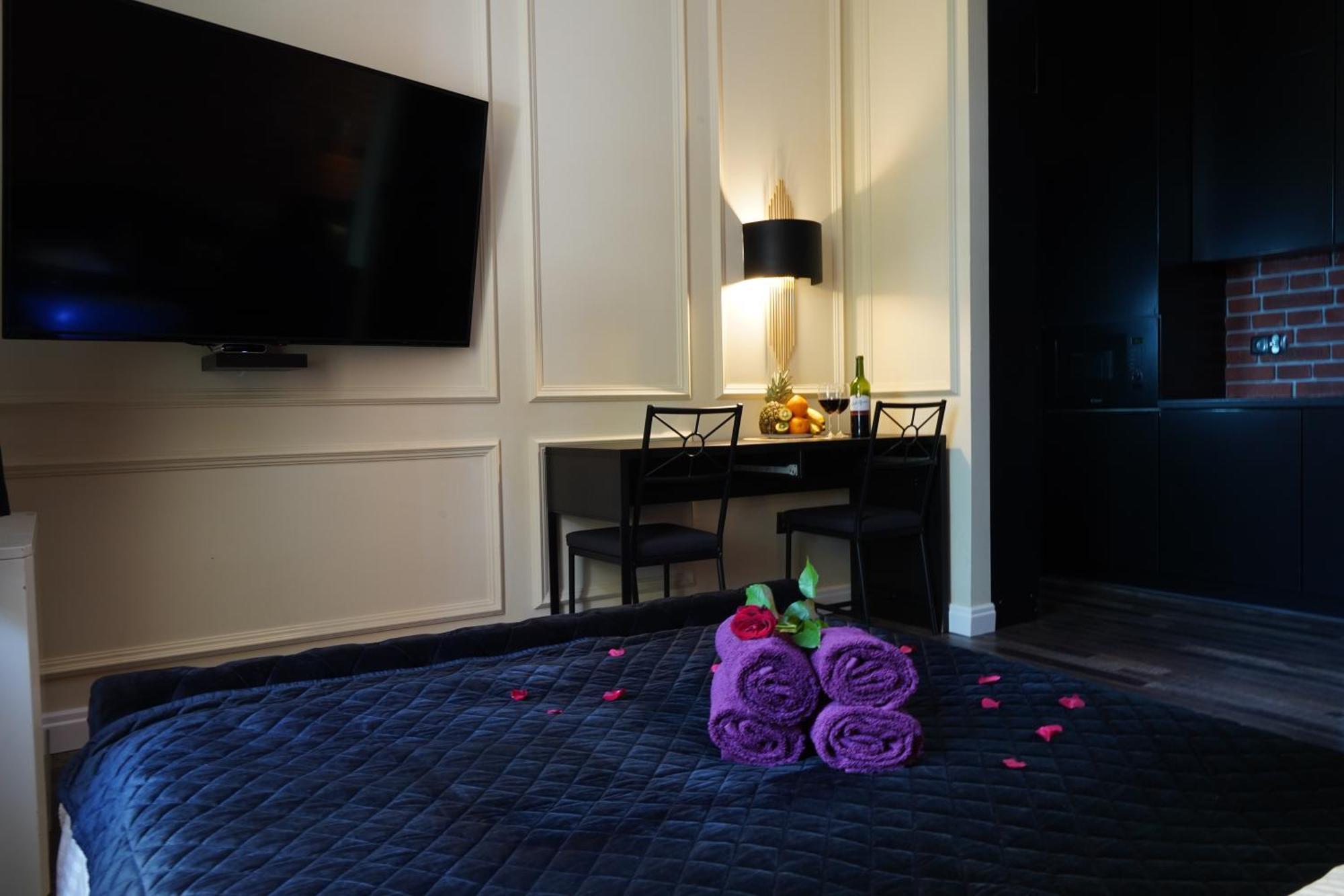 Jacuzzi Spa Black Apartment Cracovia Esterno foto