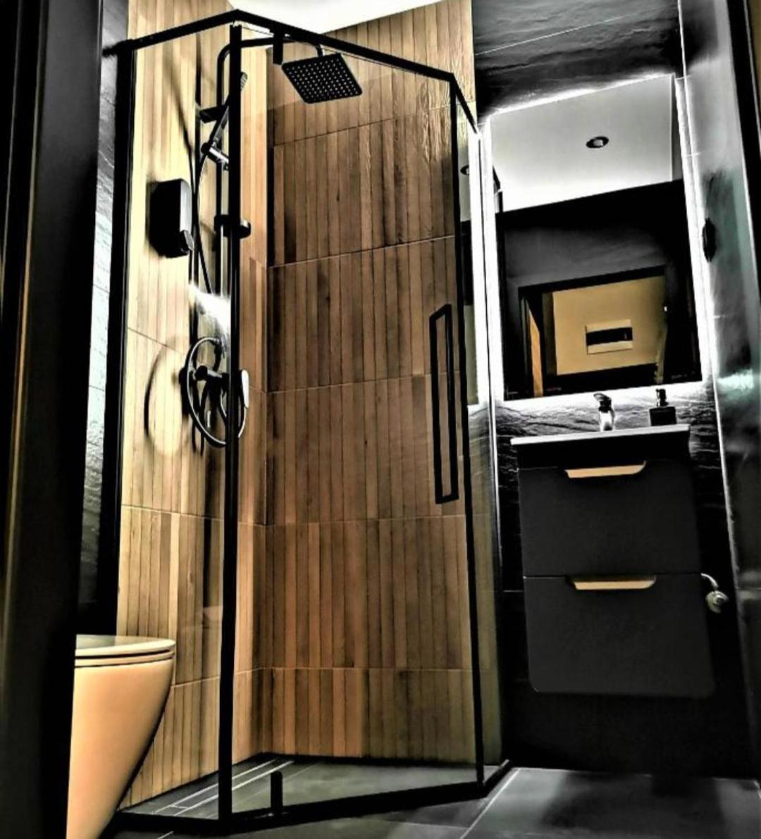 Jacuzzi Spa Black Apartment Cracovia Esterno foto